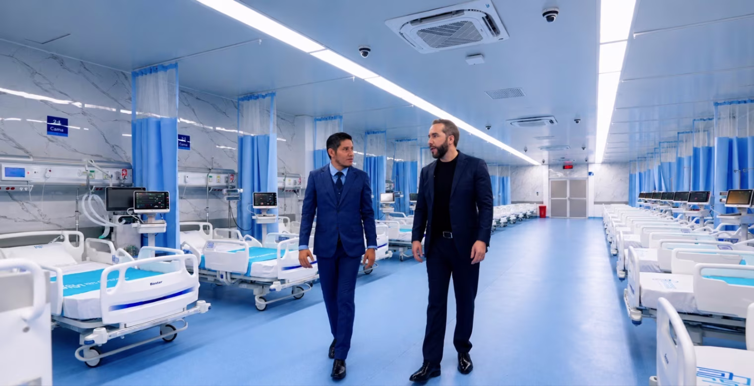 El hospital que Bukele inauguró el 1 de junio: cirugía robótica, trasplantes y gratuidad total en el país que antes no podía caminar por la calle